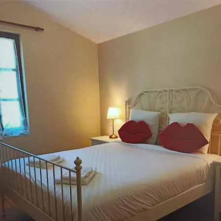 Holiday home Superbe Chateau Et Son De Chateau De L'estang A Emilion